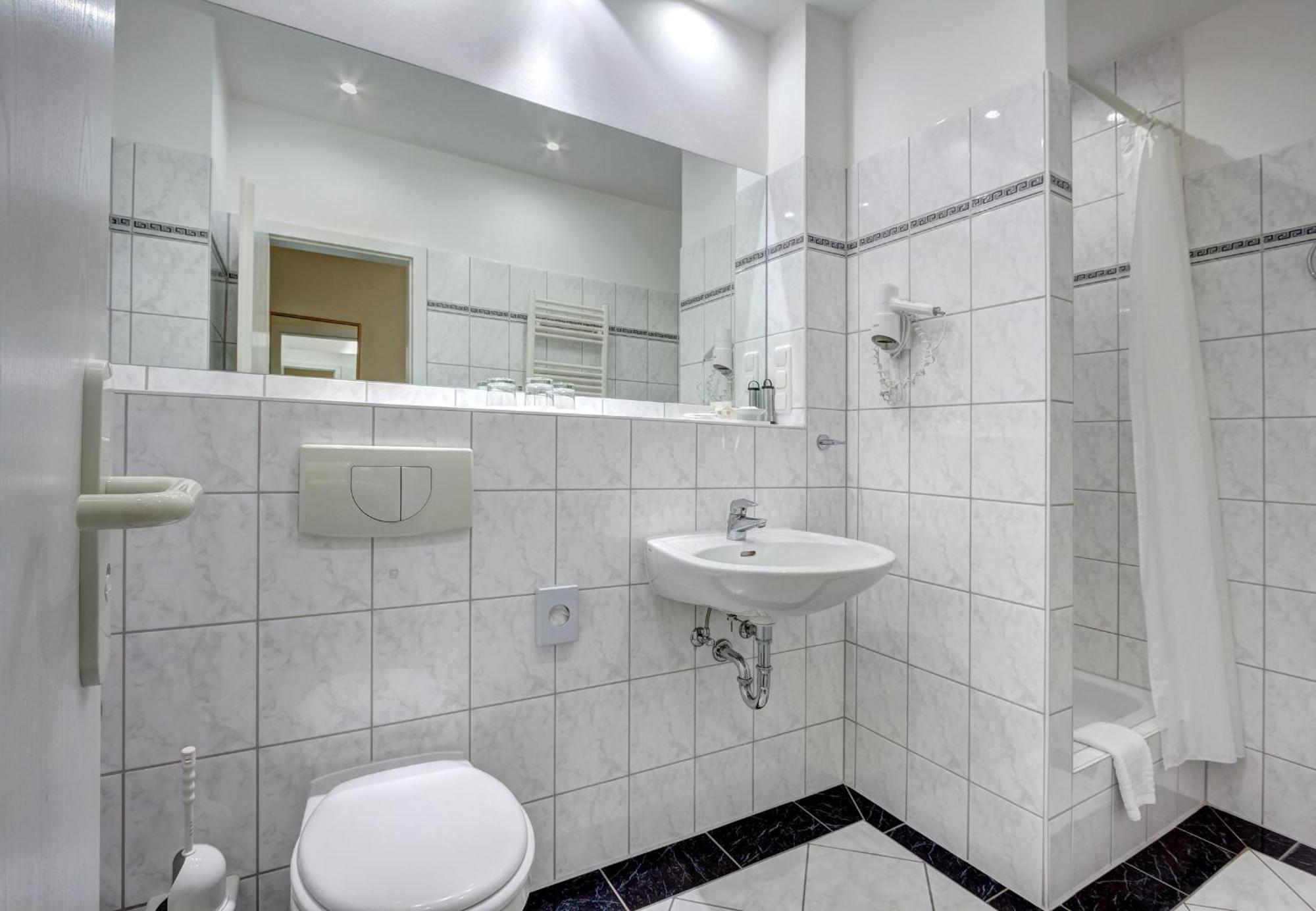 Haus Seeblick Hotel Garni & Ferienwohnungen Zinnowitz Room photo